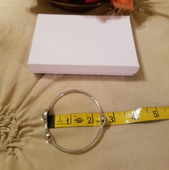 Gold bangle bracelet with crystals - Picture 5 of 5